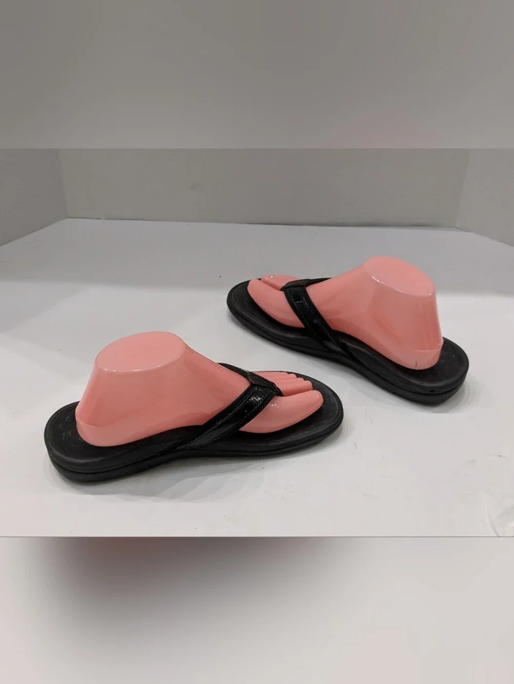 Vionic Women's 8 Tide Black Flip Flops  Sandals Arch Support